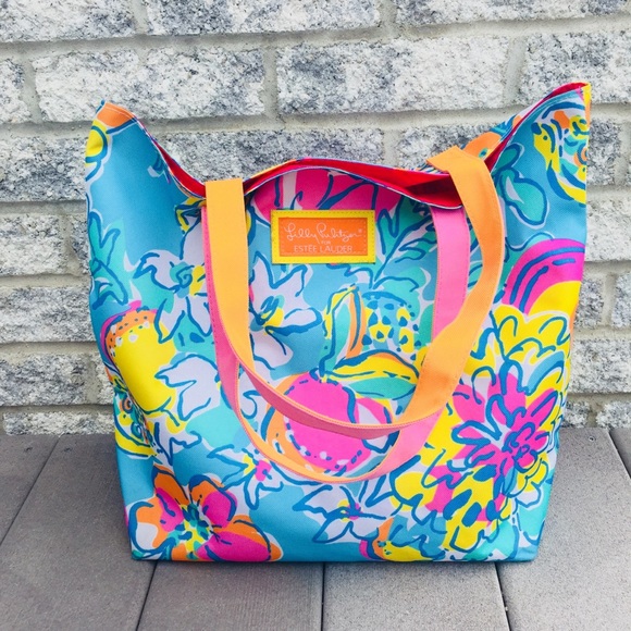Lilly Pulitzer Handbags - 📱 Lilly Pulitzer for Estée Lauder Tote Bag